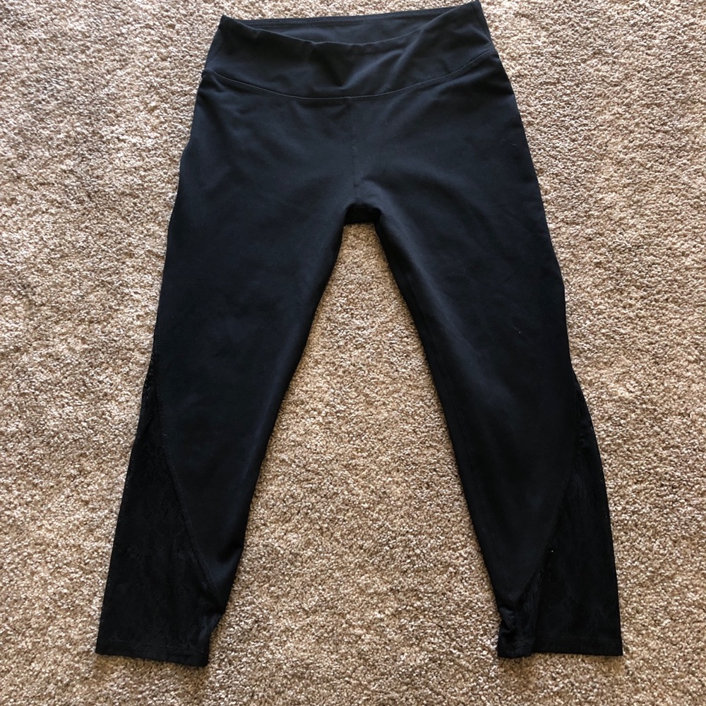 FABLETICS Lace Bottom Capri